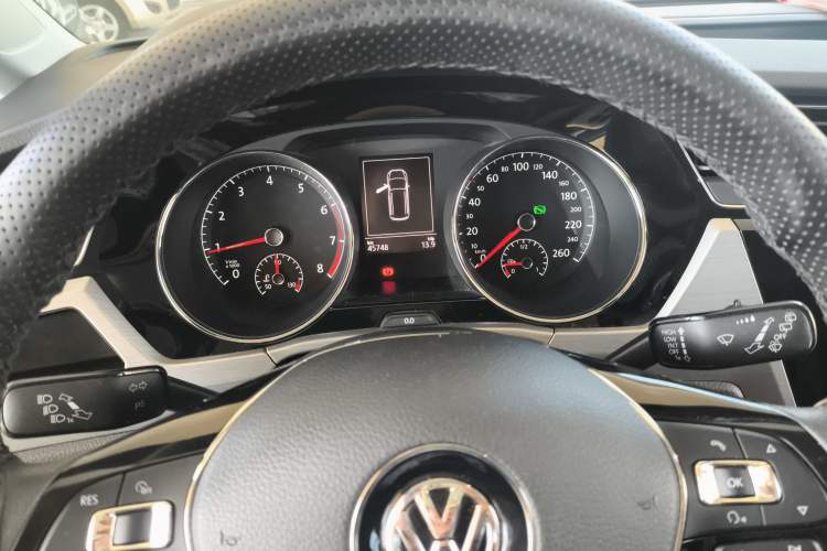 Used Volkswagen Touran 2018 Volkswagen Touran L 280TSI DSG Comfort Edition 7 Seats China VI Standard Instrument Cluster