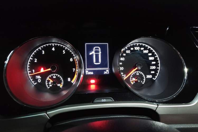 Used Volkswagen Touran 2018 Volkswagen Touran L 280TSI DSG Luxury Edition 6-seater Instrument Cluster