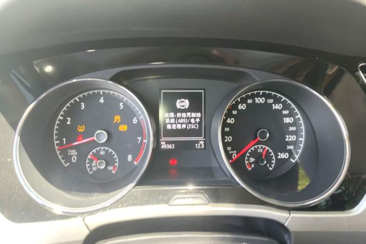 Used Volkswagen Touran 2018 Volkswagen Touran L 280TSI DSG Comfort Edition 6-seater Instrument Cluster