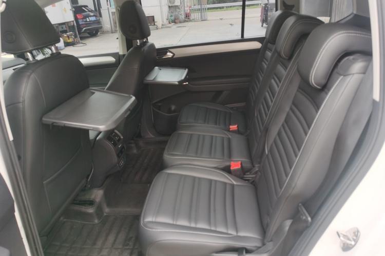 Used Volkswagen Touran 2018 Volkswagen Touran L 280TSI DSG Comfort Edition 7 Seats China V Emission Standard Interior 1