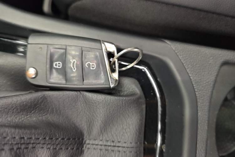 Used Volkswagen Touran 2018 Volkswagen Touran L 280TSI DSG Comfort Edition 7-seater Interior 1