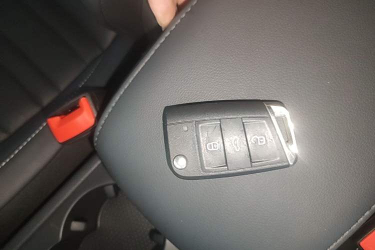 Used Volkswagen Touran 2018 Volkswagen Touran L 280TSI DSG Comfort Edition 7-seater Interior 1