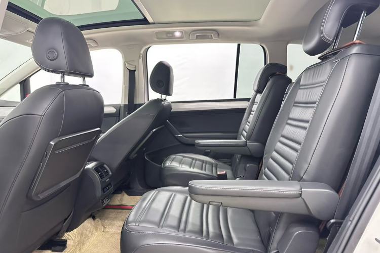 Used Volkswagen Touran 2018 Volkswagen Touran L 280TSI DSG Boundary Edition 6-Seater China VI Standard Interior 2