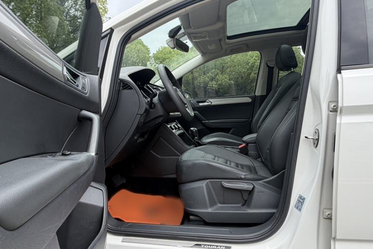 Used Volkswagen Touran 2018 Volkswagen Touran L 280TSI DSG Comfort Edition 7 Seats China V Emission Standard Interior 2