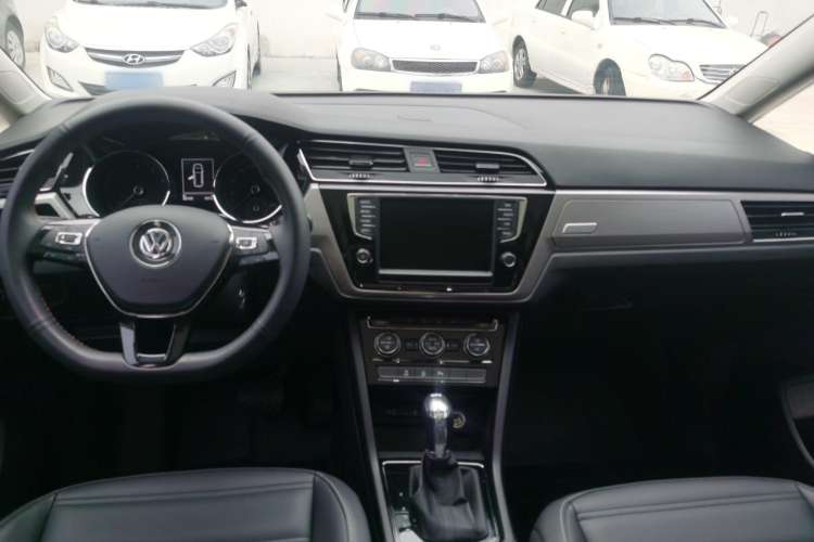 Used Volkswagen Touran 2018 Volkswagen Touran L 280TSI DSG Comfort Edition 7 Seats China V Emission Standard Interior 3