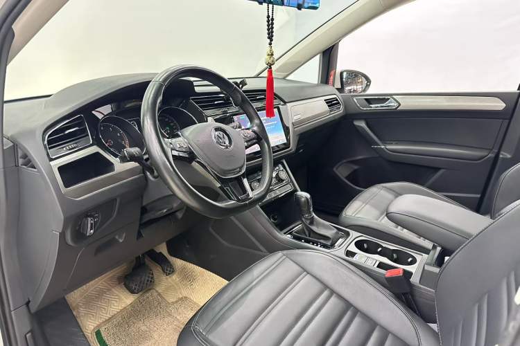 Used Volkswagen Touran 2018 Volkswagen Touran L 280TSI DSG Boundary Edition 6-Seater China VI Standard Interior 3