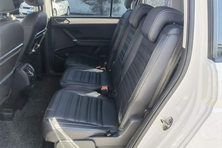 Used Volkswagen Touran 2018 Volkswagen Touran L 280TSI DSG Comfort Edition 7 Seats China V Emission Standard Interior 3