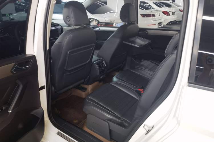 Used Volkswagen Touran 2018 Volkswagen Touran L 280TSI DSG Comfort Edition 7 Seats China V Emission Standard Interior 4