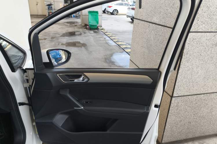 Used Volkswagen Touran 2018 Volkswagen Touran L 280TSI DSG Comfort Edition 7 Seats China VI Standard Interior 5