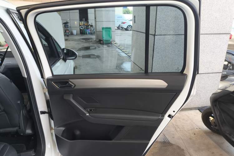Used Volkswagen Touran 2018 Volkswagen Touran L 280TSI DSG Comfort Edition 7 Seats China VI Standard Interior 6