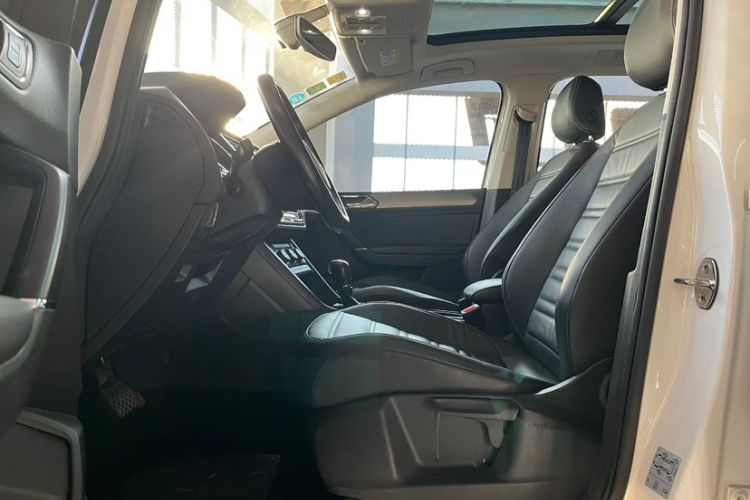Used Volkswagen Touran 2018 Volkswagen Touran L 280TSI DSG Comfort Edition 7-seater Interior 7