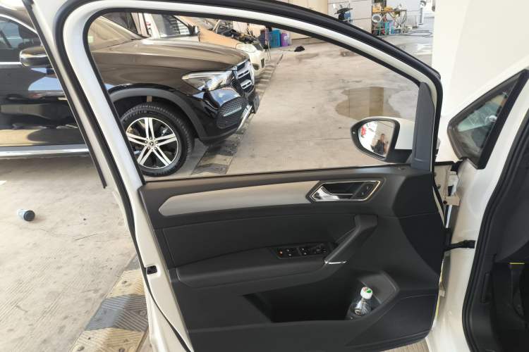 Used Volkswagen Touran 2018 Volkswagen Touran L 280TSI DSG Comfort Edition 7 Seats China VI Standard Interior 7