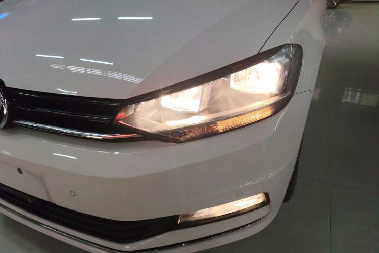 Used Volkswagen Touran 2018 Volkswagen Touran L 280TSI DSG Comfort Edition 7 Seats China V Emission Standard Left Front Headlight