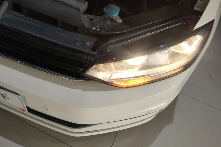 Used Volkswagen Touran 2018 Volkswagen Touran L 280TSI DSG Comfort Edition 7 Seats China V Emission Standard Left Front Headlight
