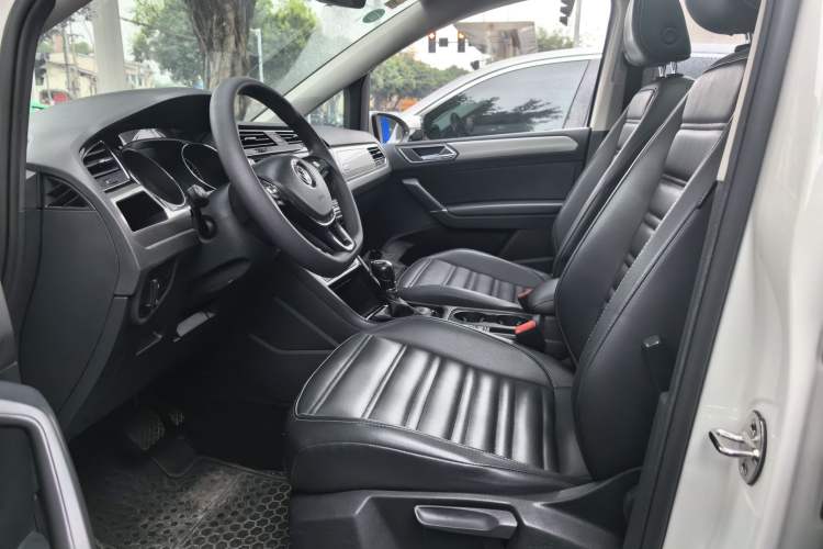 Used Volkswagen Touran 2018 Volkswagen Touran L 280TSI DSG Comfort Edition 7 Seats China V Emission Standard Left Front Seat