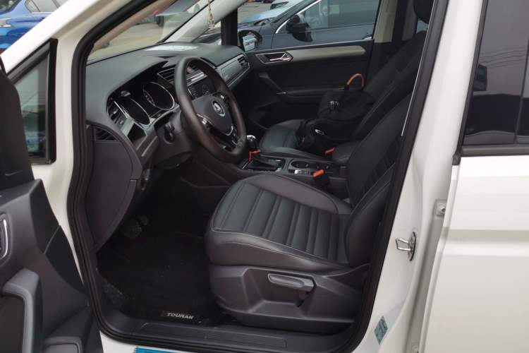 Used Volkswagen Touran 2018 Volkswagen Touran L 280TSI DSG Comfort Edition 7 Seats China VI Standard Left Front Seat