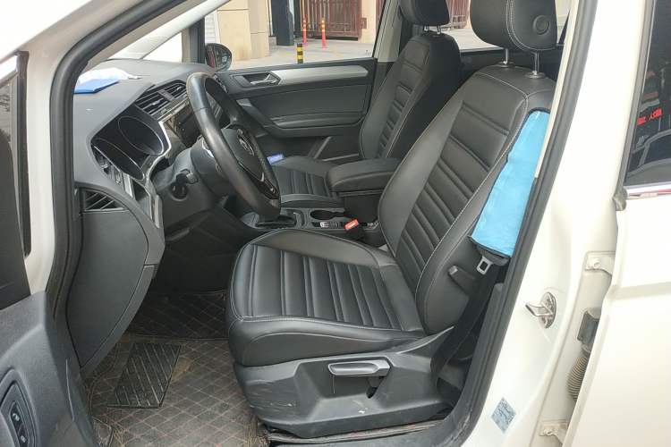 Used Volkswagen Touran 2018 Volkswagen Touran L 280TSI DSG Style Edition 7 Seats China VI Standard Left Front Seat