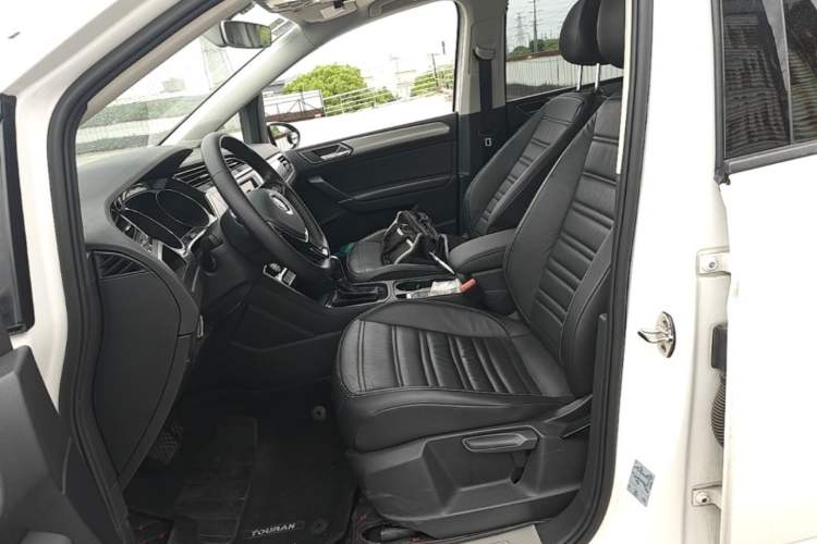 Used Volkswagen Touran 2018 Volkswagen Touran L 280TSI DSG Comfort Edition 6-seater Left Front Seat