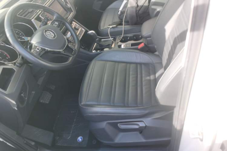 Used Volkswagen Touran 2018 Volkswagen Touran L 280TSI DSG Comfort Edition 7-seater Left Front Seat