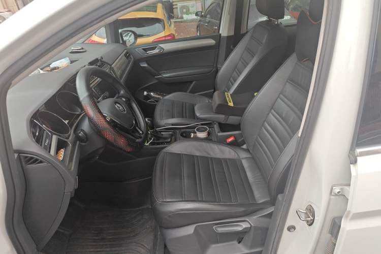 Used Volkswagen Touran 2018 Volkswagen Touran L 280TSI DSG Boundary Edition 7 Seats China V Emission Standard Left Front Seat