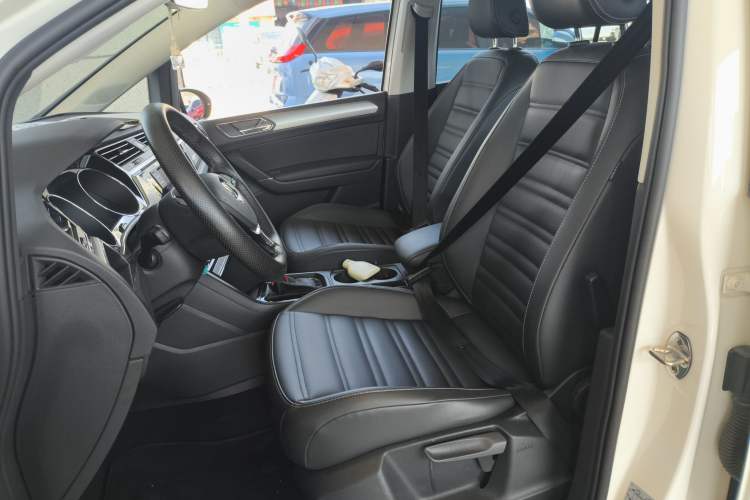 Used Volkswagen Touran 2018 Volkswagen Touran L 280TSI DSG Comfort Edition 7 Seats China VI Standard Left Front Seat