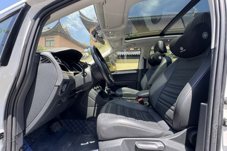 Used Volkswagen Touran 2018 Volkswagen Touran L 280TSI DSG Boundary Edition 7 Seats China V Emission Standard Left Front Seat