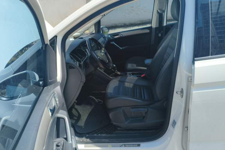 Used Volkswagen Touran 2018 Volkswagen Touran L 280TSI DSG Comfort Edition 7-seater Left Front Seat