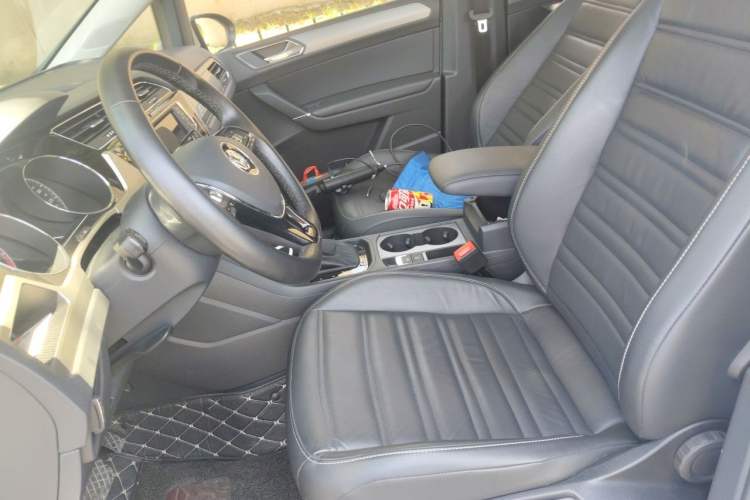 Used Volkswagen Touran 2018 Volkswagen Touran L 280TSI DSG Comfort Edition 6-seater Left Front Seat