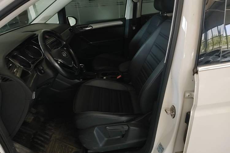 Used Volkswagen Touran 2018 Volkswagen Touran L 280TSI DSG Boundary Edition 7 Seats China VI Standard Left Front Seat