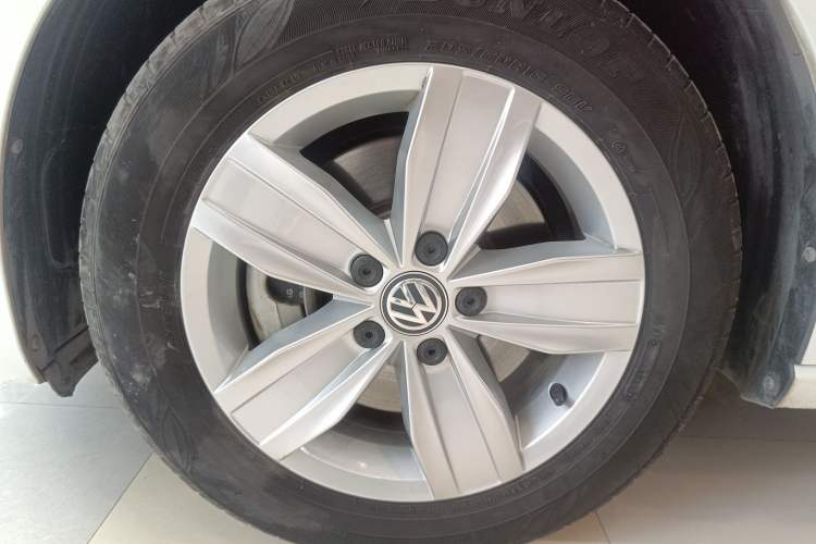 Used Volkswagen Touran 2018 Volkswagen Touran L 280TSI DSG Style Edition 7 Seats China VI Standard Left Front Wheel Hub