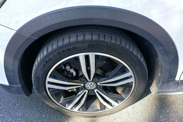 Used Volkswagen Touran 2018 Volkswagen Touran L 280TSI DSG Boundary Edition 6-Seater China VI Standard Left Front Wheel Hub