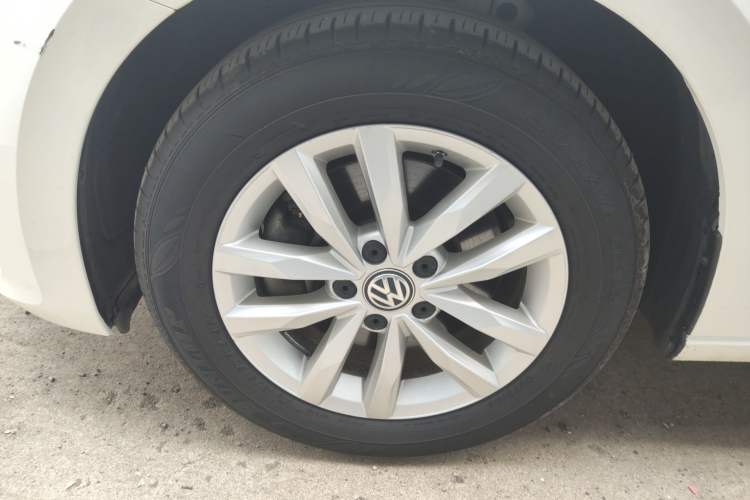 Used Volkswagen Touran 2018 Volkswagen Touran L 280TSI DSG Comfort Edition 7 Seats China VI Standard Left Front Wheel Hub
