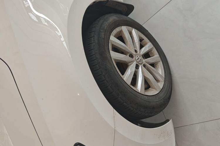 Used Volkswagen Touran 2018 Volkswagen Touran L 280TSI DSG Comfort Edition 7 Seats China VI Standard Left Front Wheel Hub