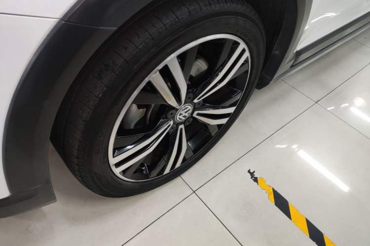 Used Volkswagen Touran 2018 Volkswagen Touran L 280TSI DSG Boundary Edition 6-Seater China VI Standard Left Front Wheel Hub