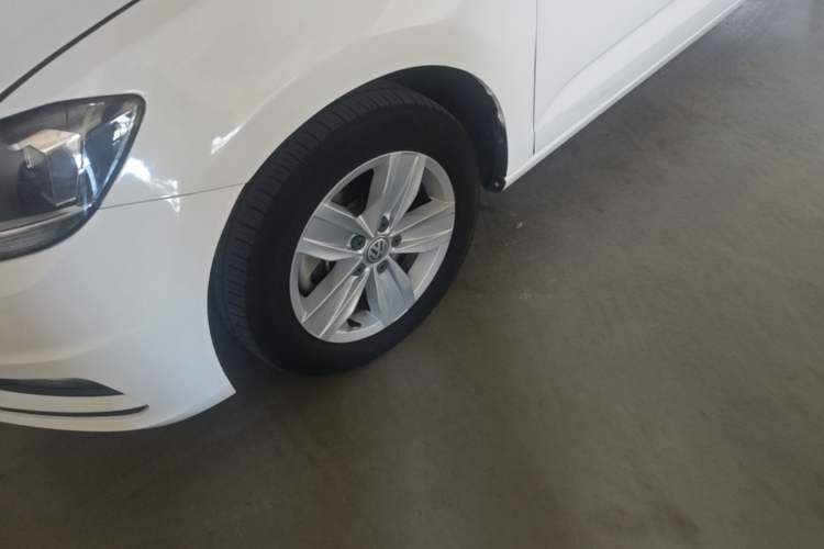 Used Volkswagen Touran 2018 Volkswagen Touran L 280TSI Manual Trend Edition Left Front Wheel Hub