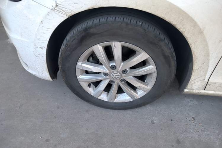 Used Volkswagen Touran 2018 Volkswagen Touran L 280TSI DSG Comfort Edition 7 Seats China VI Standard Left Front Wheel Hub