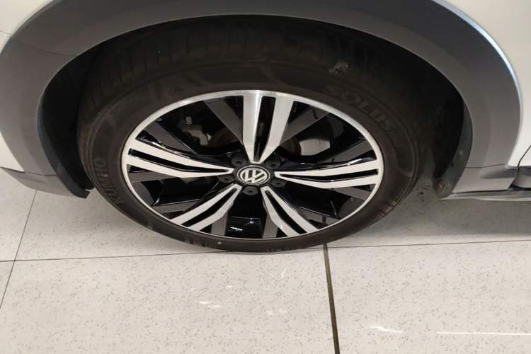 Used Volkswagen Touran 2018 Volkswagen Touran L 280TSI DSG Boundary Edition 7 Seats China V Emission Standard Left Front Wheel Hub