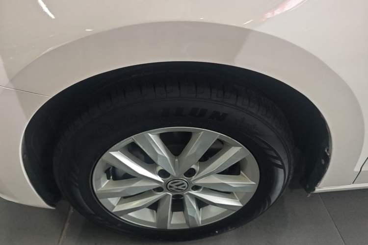 Used Volkswagen Touran 2018 Volkswagen Touran L 280TSI DSG Comfort Edition 7 Seats China V Emission Standard Left Front Wheel Hub