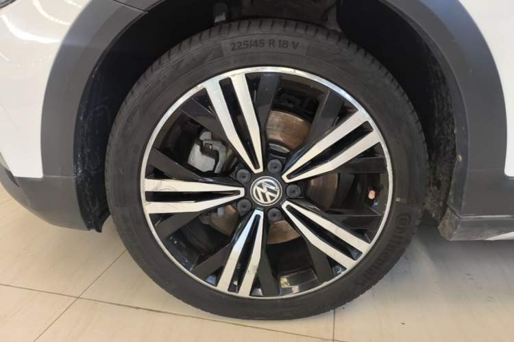 Used Volkswagen Touran 2018 Volkswagen Touran L 280TSI DSG Boundary Edition 7 Seats China VI Standard Left Front Wheel Hub