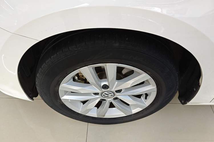 Used Volkswagen Touran 2018 Volkswagen Touran L 280TSI DSG Comfort Edition 7 Seats China V Emission Standard Left Front Wheel Hub