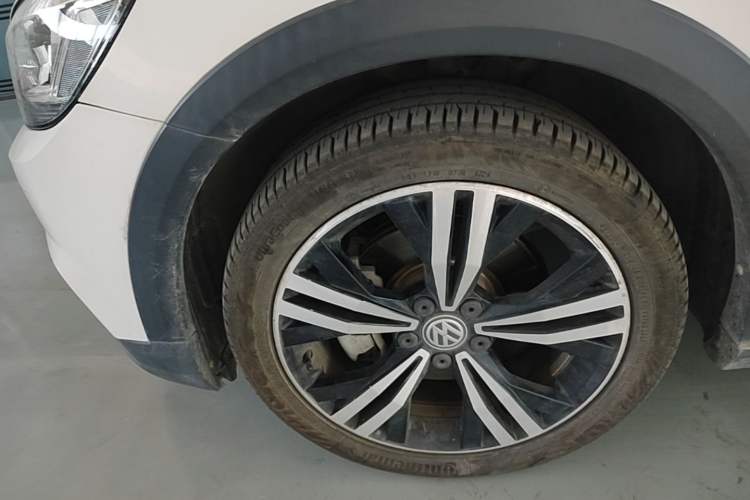 Used Volkswagen Touran 2018 Volkswagen Touran L 280TSI DSG Boundary Edition 7 Seats China VI Standard Left Front Wheel Hub
