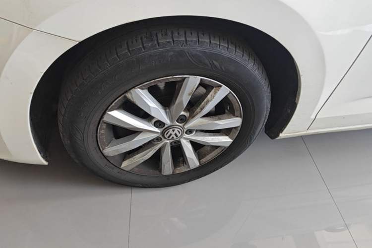 Used Volkswagen Touran 2018 Volkswagen Touran L 280TSI DSG Comfort Edition 7 Seats China V Emission Standard Left Front Wheel Hub