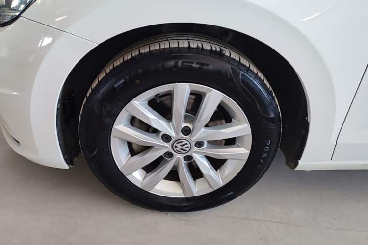 Used Volkswagen Touran 2018 Volkswagen Touran L 280TSI DSG Comfort Edition 7 Seats China V Emission Standard Left Front Wheel Hub