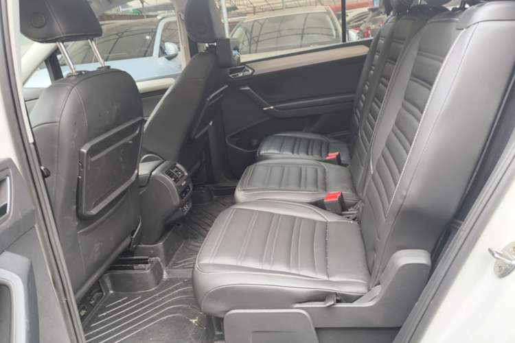 Used Volkswagen Touran 2018 Volkswagen Touran L 280TSI DSG Comfort Edition 7 Seats China V Emission Standard Left Rear Seat