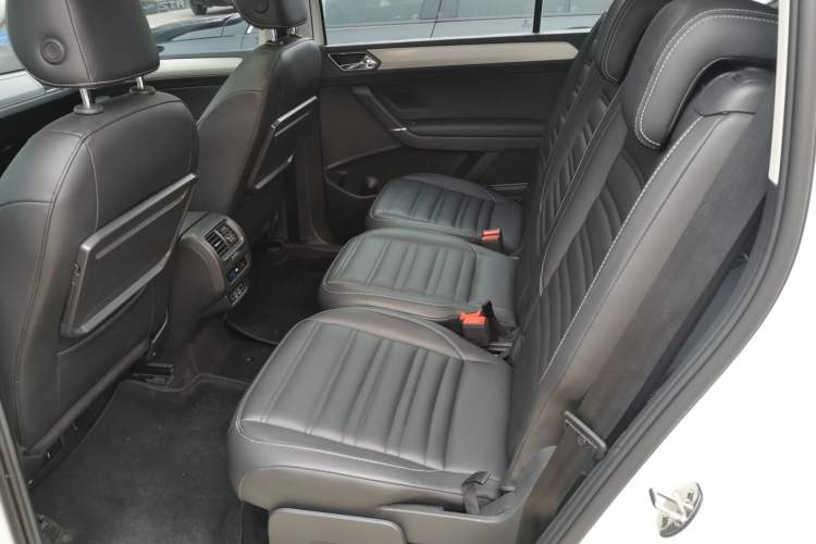 Used Volkswagen Touran 2018 Volkswagen Touran L 280TSI DSG Comfort Edition 7 Seats China VI Standard Left Rear Seat