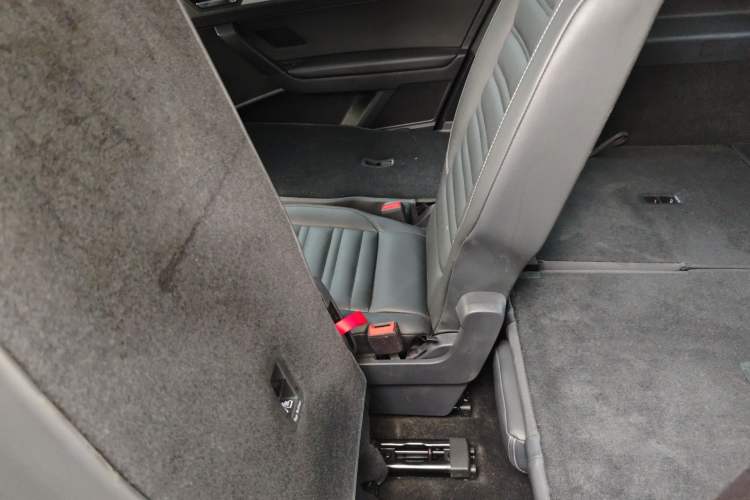 Used Volkswagen Touran 2018 Volkswagen Touran L 280TSI DSG Style Edition 7 Seats China VI Standard Left Rear Seat