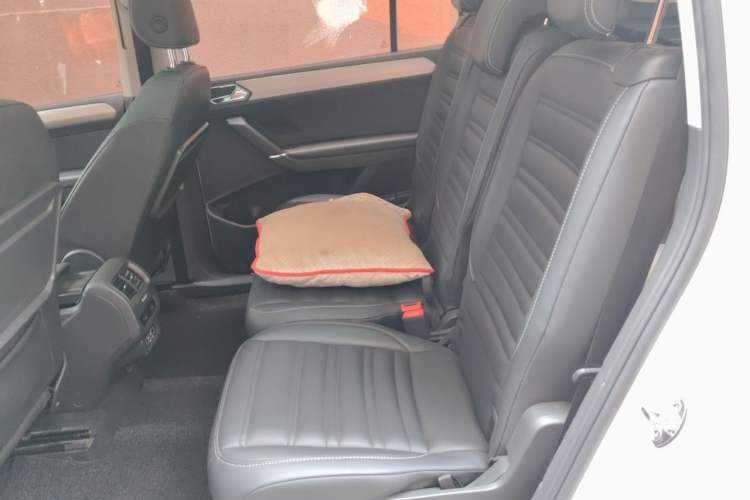 Used Volkswagen Touran 2018 Volkswagen Touran L 280TSI DSG Comfort Edition 7 Seats China V Emission Standard Left Rear Seat