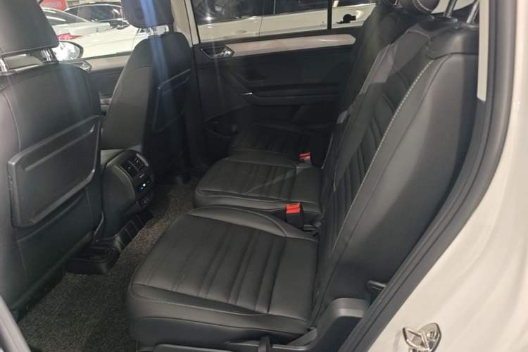 Used Volkswagen Touran 2018 Volkswagen Touran L 280TSI DSG Comfort Edition 7 Seats China V Emission Standard Left Rear Seat