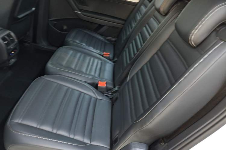 Used Volkswagen Touran 2018 Volkswagen Touran L 280TSI DSG Comfort Edition 7 Seats China V Emission Standard Left Rear Seat