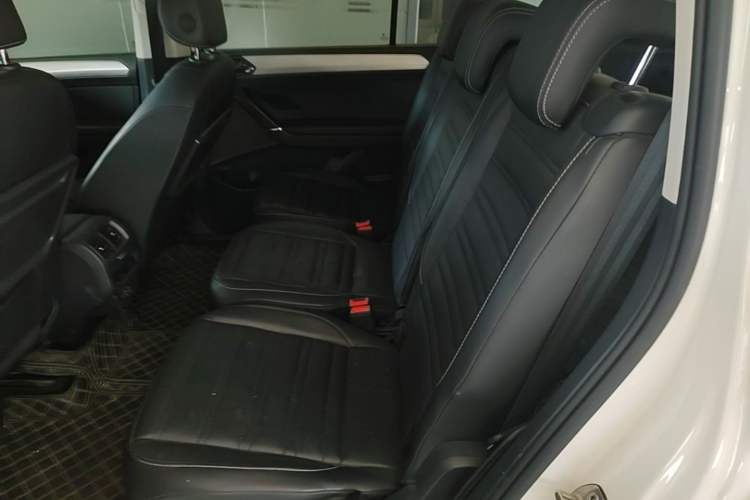 Used Volkswagen Touran 2018 Volkswagen Touran L 280TSI DSG Boundary Edition 7 Seats China VI Standard Left Rear Seat